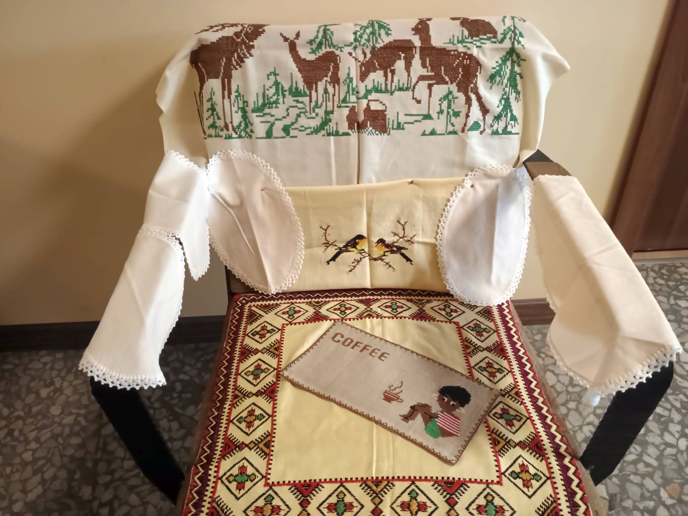 Етнографска, фото и документална изложба на новопостъпили дарения подреди Краеведското дружество към мездренското читалище